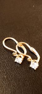 Arany baba fülbevaló fehér egy köves - 