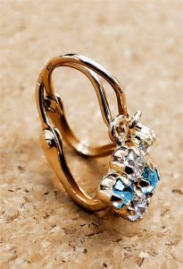 Arany gyermek fülbevaló elölkapcsos négyköves világoskék-fehér - 